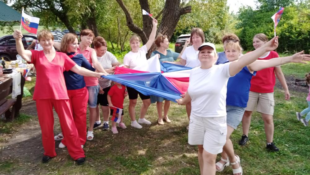 День Государственного флага России жердевские медики отметили квизом, викториной и флешмобом